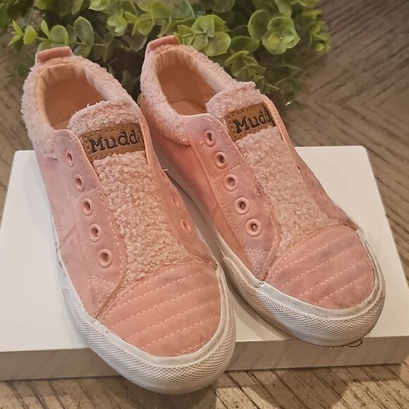 Mudd Sherpa Pink Kids Slip On Sneakers Size 1 - Picture 9 of 9